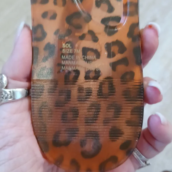 Beach by Matisse Leopard Print Slides - Picture 3 of 7